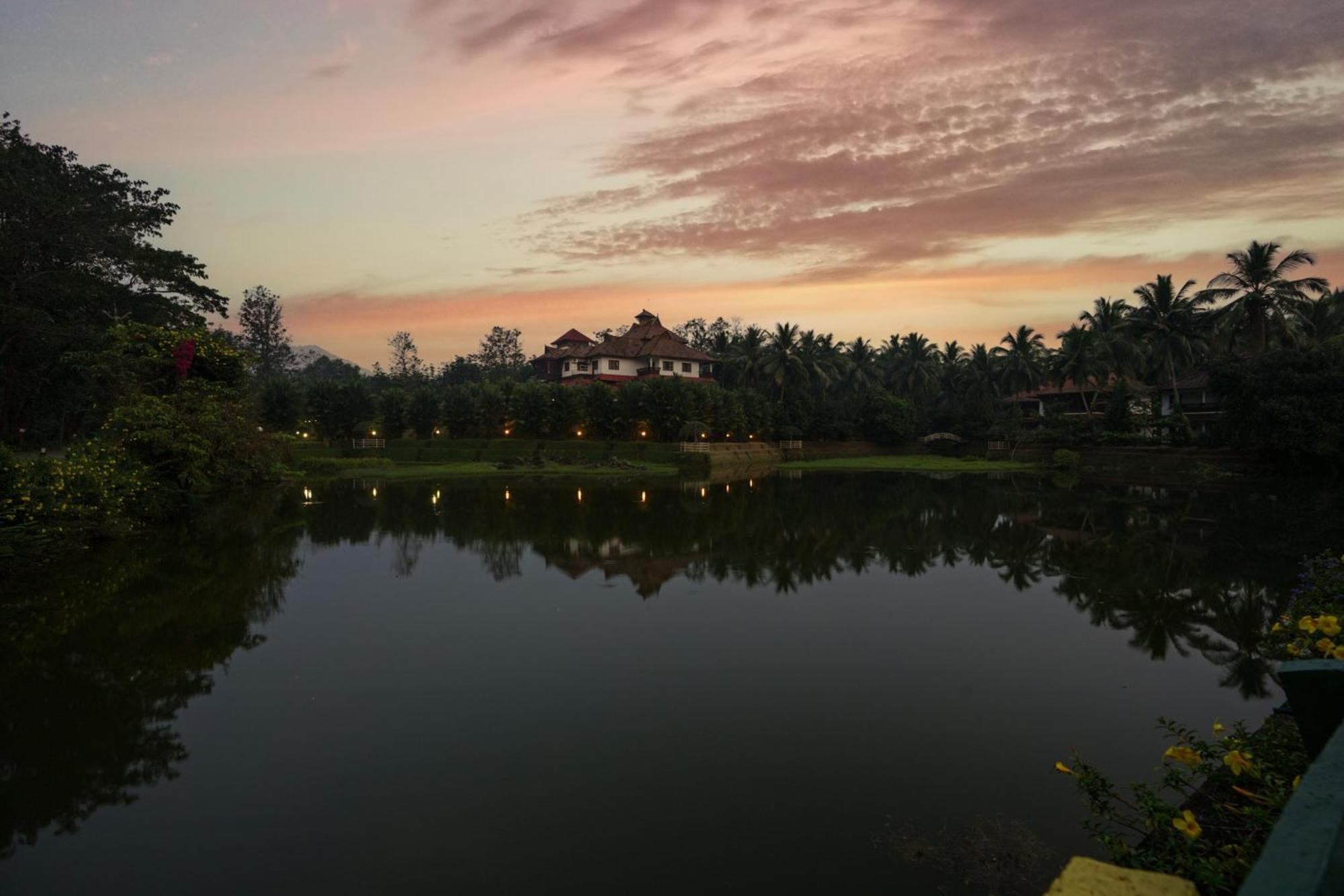 Palette Resorts- Tapovan Green County Thattakād Exteriör bild